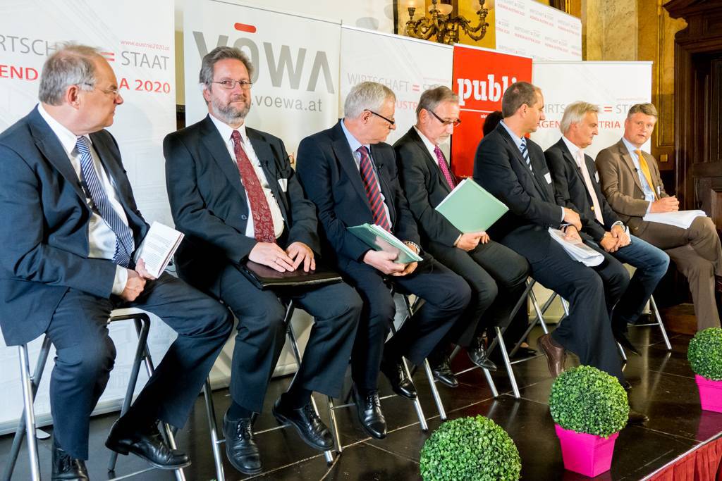 Podiumsdiskussion: Das Zusammenspiel zwischen Wirtschaft und Staat in Zeiten knapper Budgets