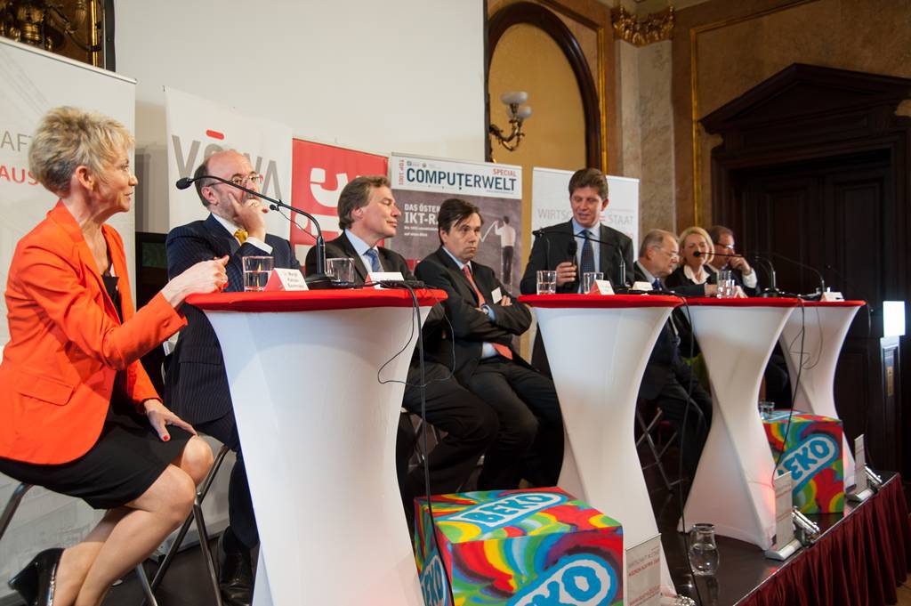 Podiumsdiskussion: Innovatives Zusammenspiel zwischen Wirtschaft und Staat