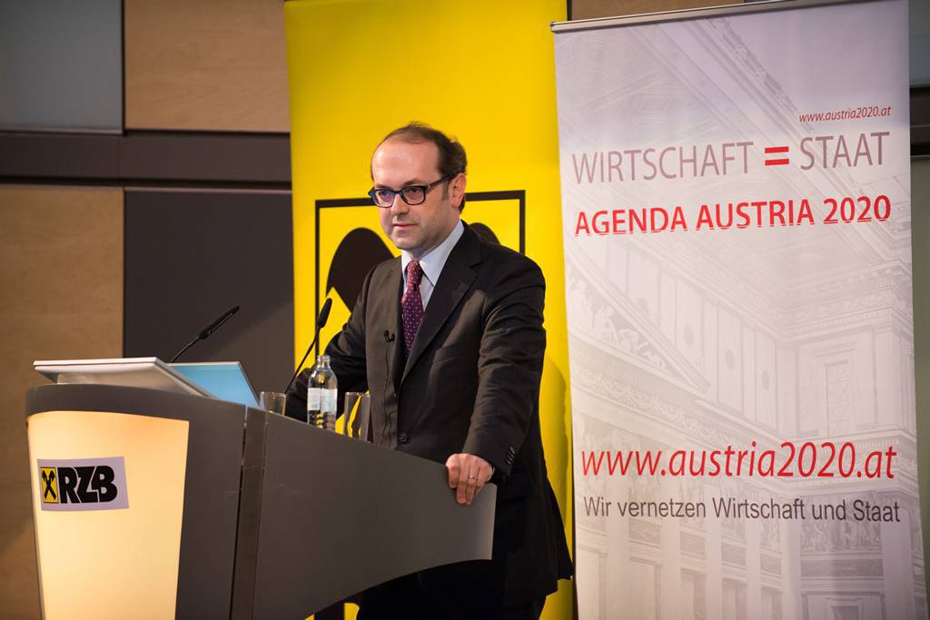 Dr. Johannes Schuster (Raiffeisen Zentralbank Österreich AG)